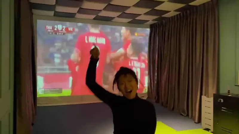Top screen golf bar