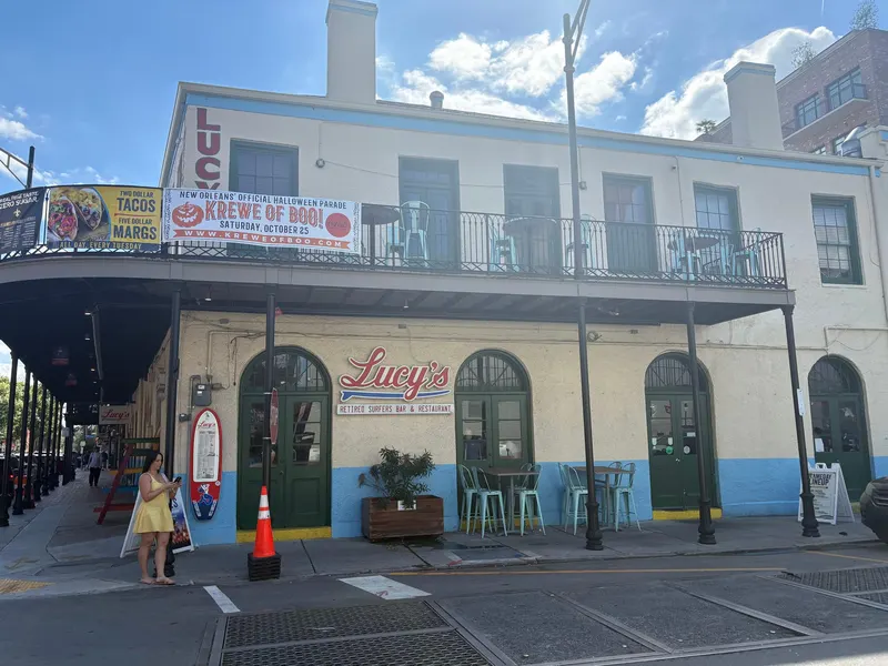 Lucy's Retired Surfers Bar & Restaurant