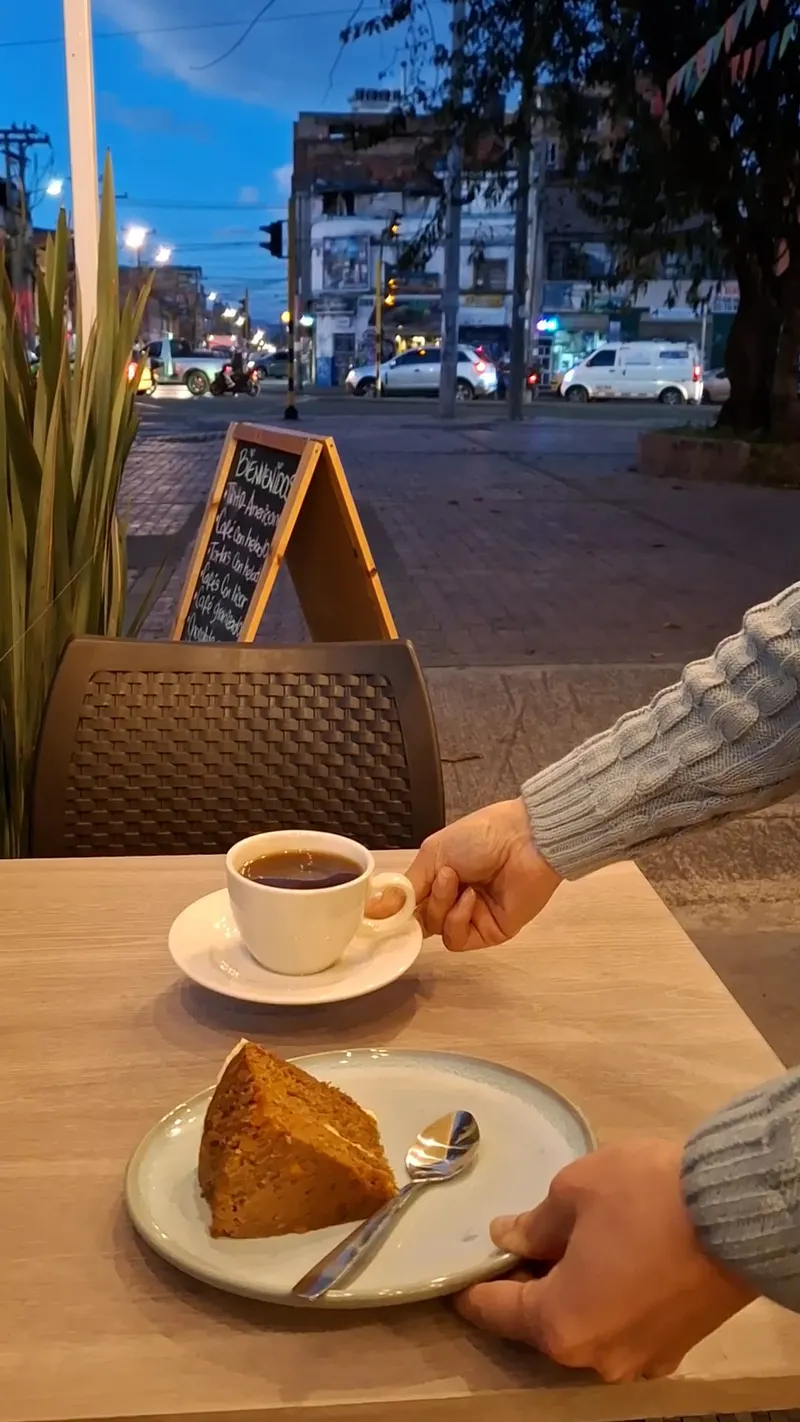 El café de Isa in Gaitán, Bogota