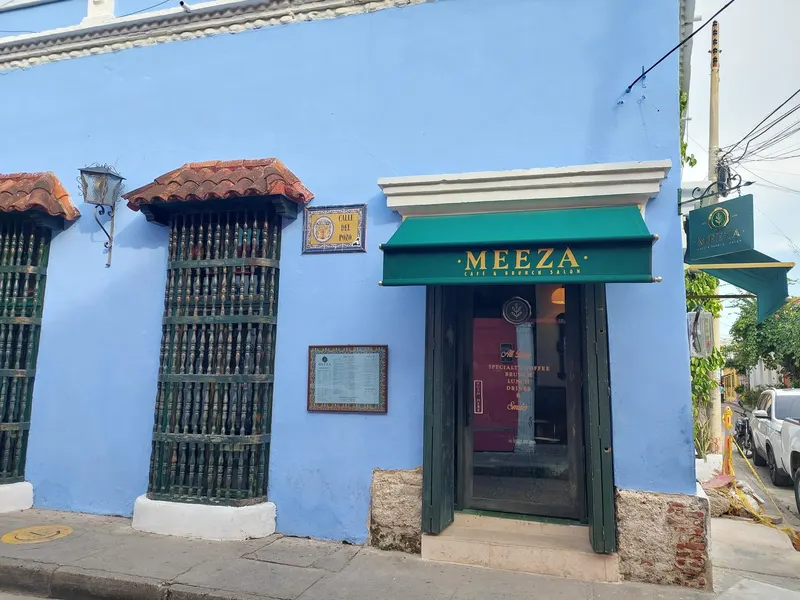 Meeza Café , Brunch & Bar Salón