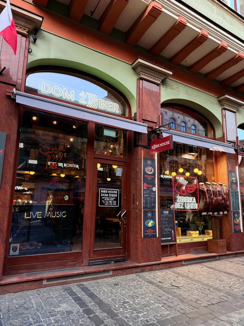 Ribs House / Dom Żeber