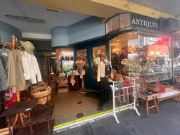 Uuli's Antique Shop