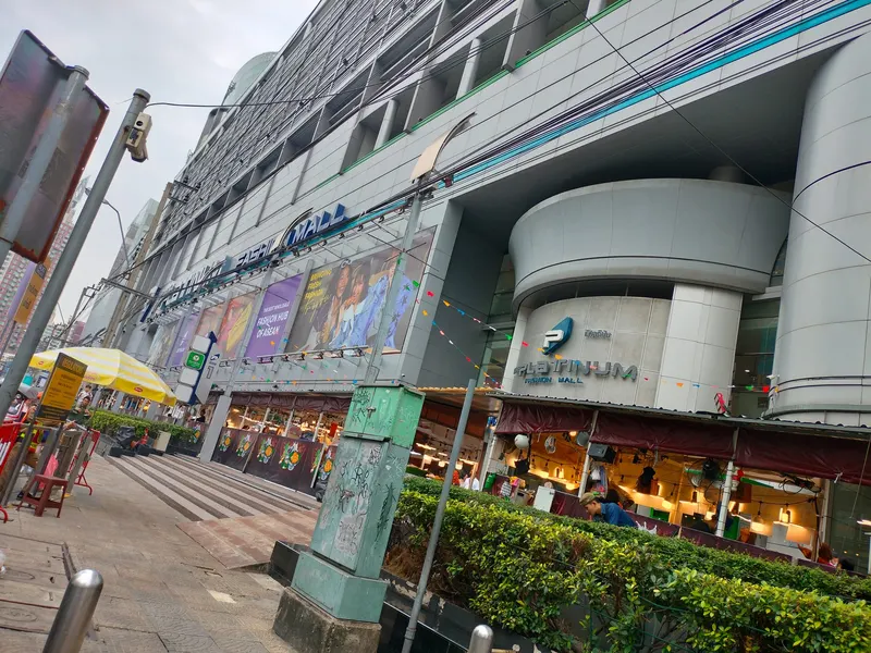 Pratunam morning market