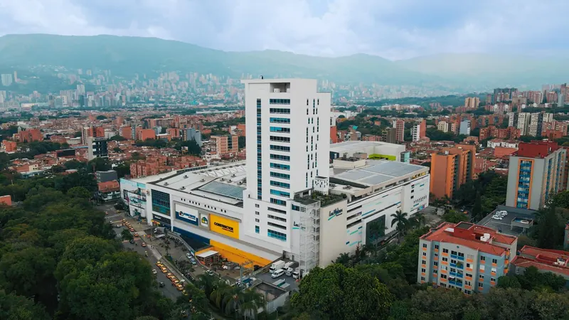 Los Molinos Shopping Center