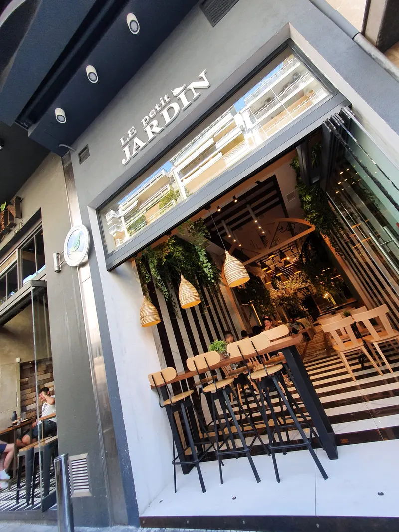 Le Jardin Extraordinaire Café in White Tower, Thessaloniki