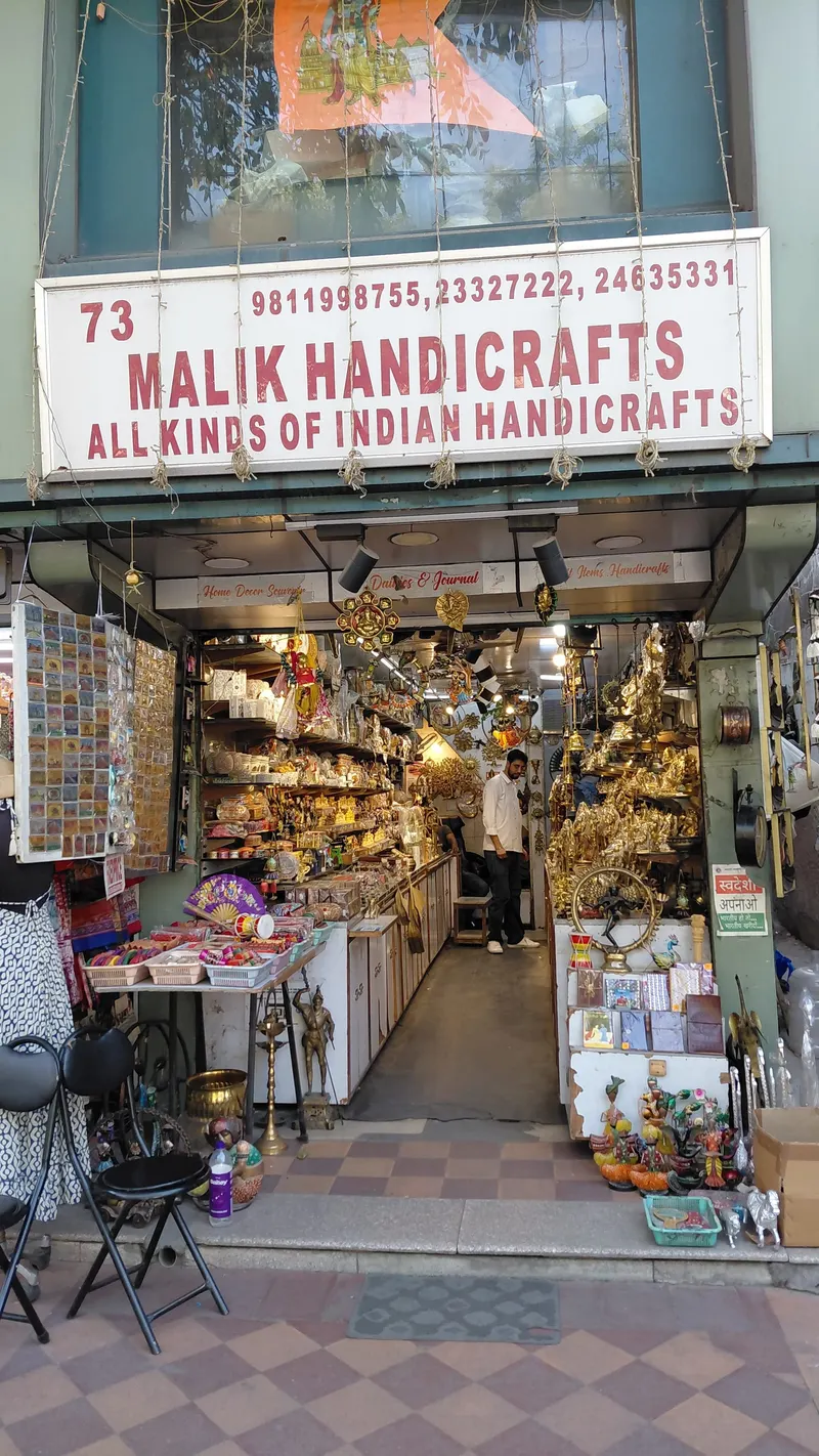 Malik Handicrafts -THE HANDICRAFTS AND BRASS STORE