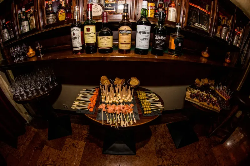 Whiskey Lounge