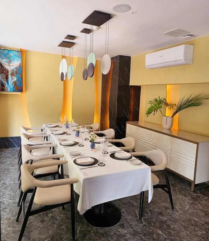 Lune Restaurant and Bar