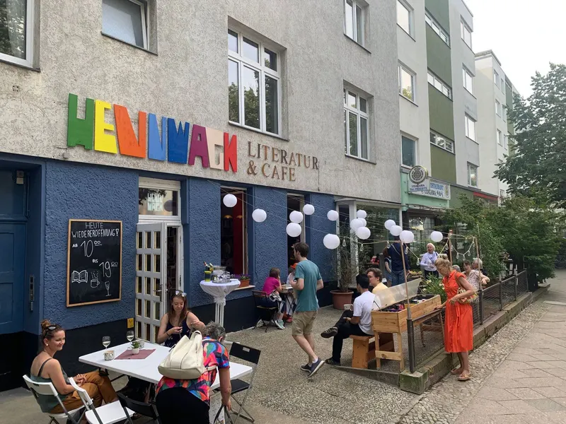 Das neue Hennwack: Antiquariat, Buchhandlung & Café in Steglitz, Berlin