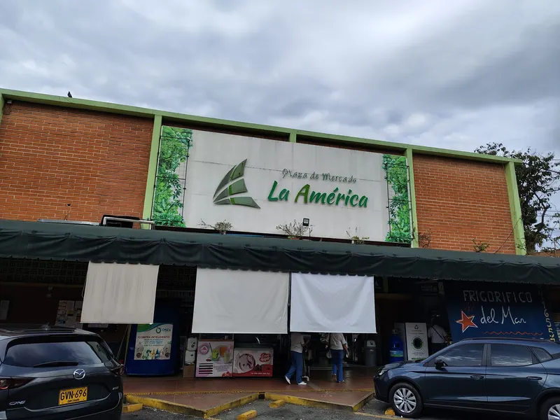Plaza de Mercado la América in La America, Medellin