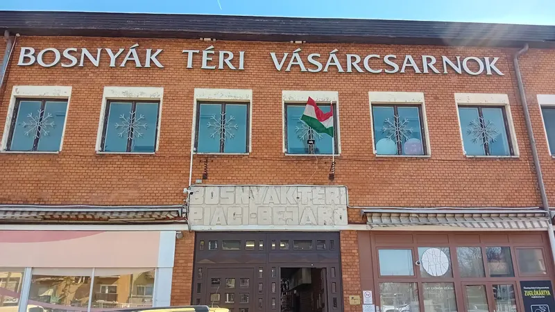Bosnyák tér Market hall