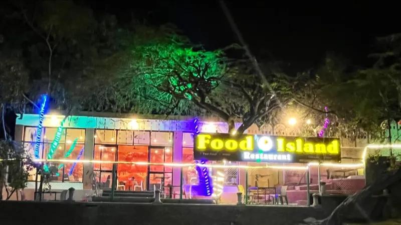 Food Island Restaurant and Café