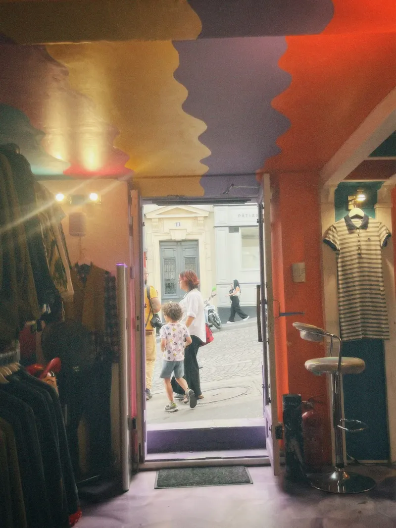 Shoptapépite vintage in Montmartre, Paris