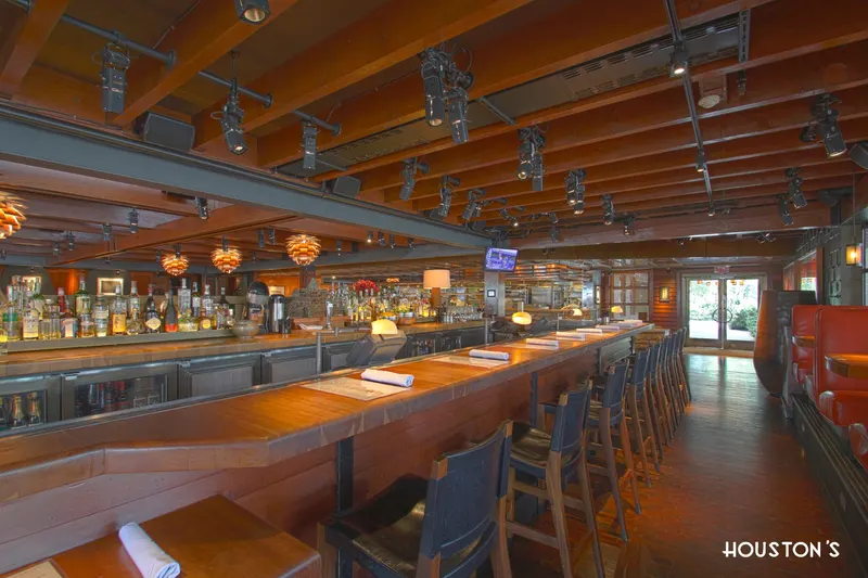 Houston's in Pasadena, Los Angeles