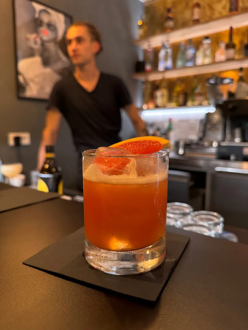 Monchalant Bar, Vinothèque et Cuisinerie