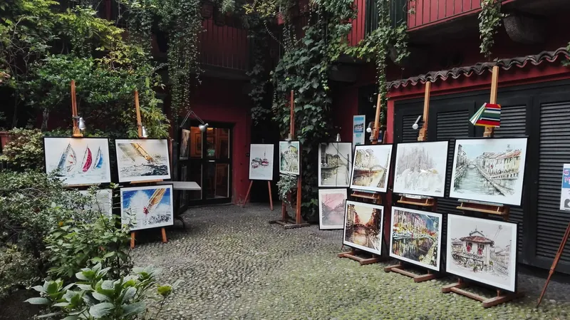 Bazar del Naviglio Grande in Navigli, Milan
