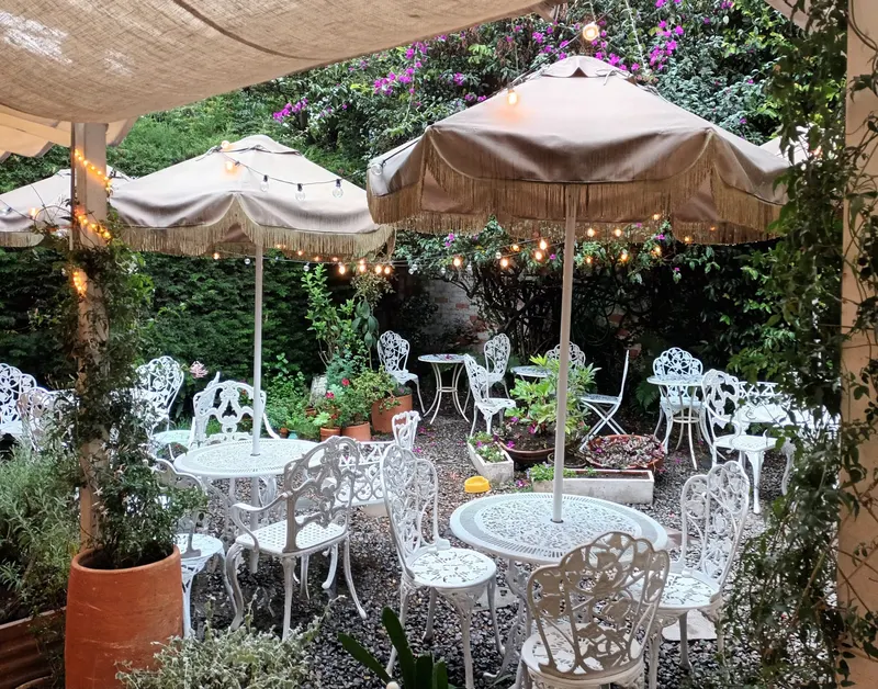 Les Amis Pastry Shop