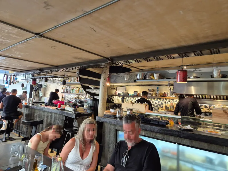 G cafe bar
