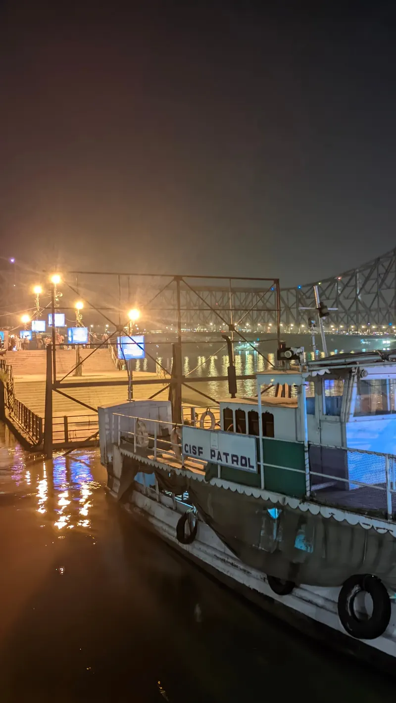 Howrah Bridge and Hooghly ferries in Kolkata