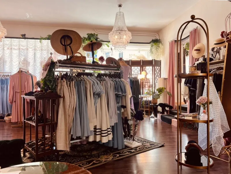 PowderRoom Vintage Boutique