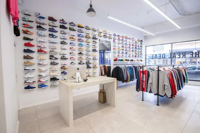 The Real Deal - Vintage and Sneakers