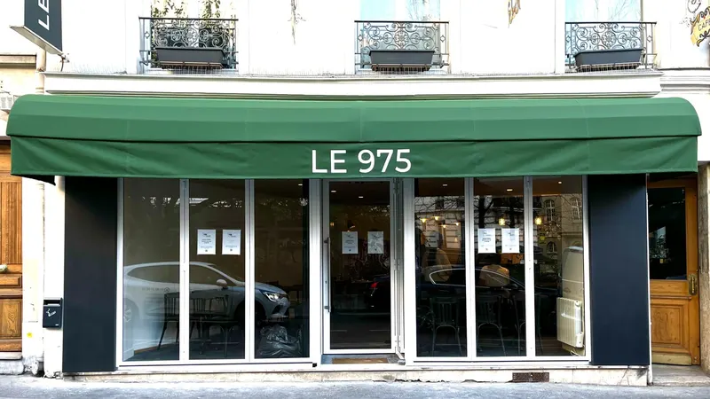 Le 975 in Grandes-Carrières, Paris
