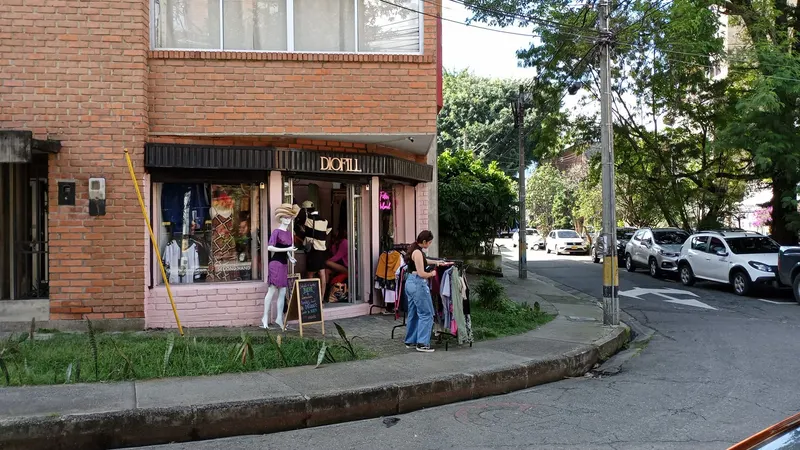 Diofill: Ropa de segunda mano - Laureles