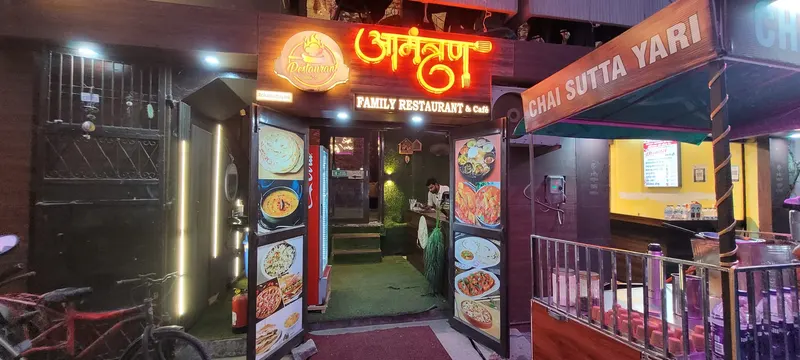 Chai sutta yari in Durgakund, Varanasi