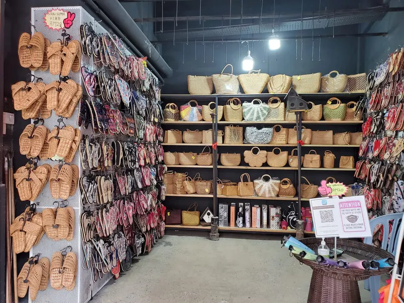 Malaysia Titbits & Dry Fruits 马来西亚唐人街土产店