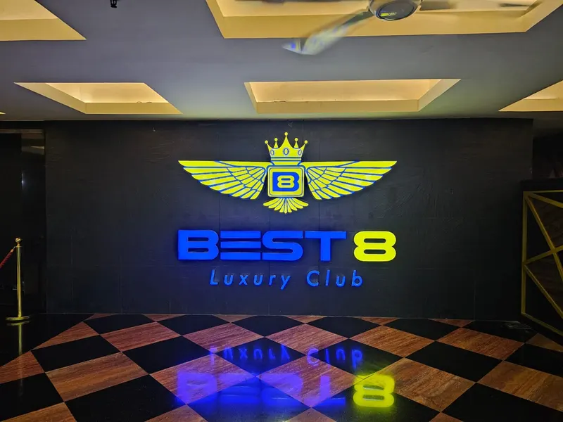BEST 8 Luxury Club