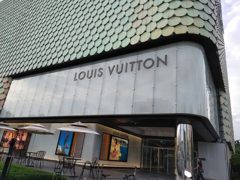 Galleria Department Store Luxury Hall WEST