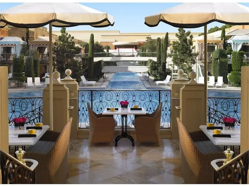 Terrace Pointe Café