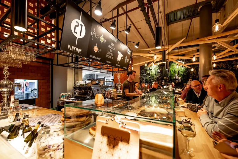 21 Pinchos Fenix I in Katendrecht, Rotterdam