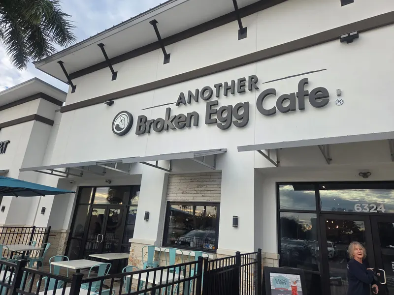 Another Broken Egg Cafe in Airport North, Orlando
