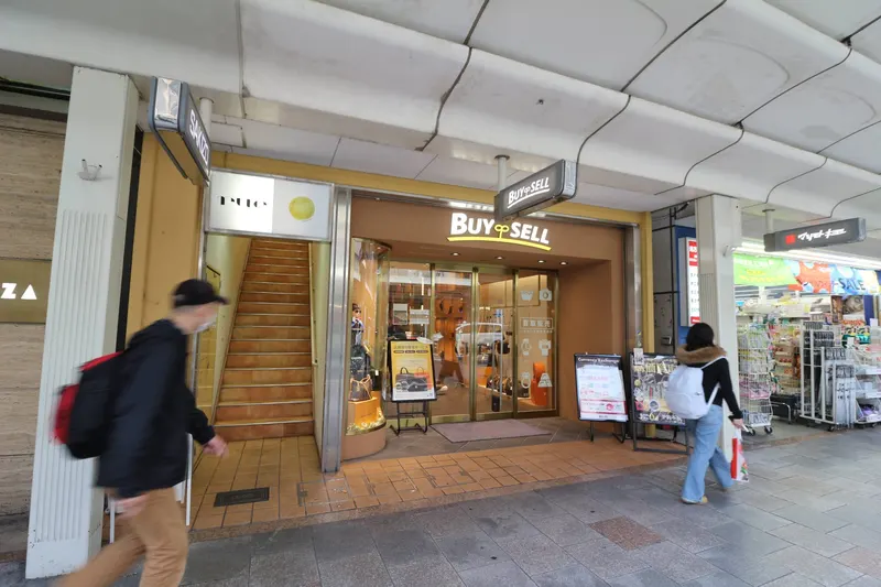 Buysell Kyoto Shijo-dori store in Shimogyo Ward, Kyoto