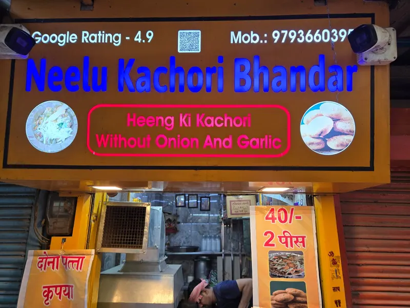 Neelu Kachori Bhandar in Bansphatak, Varanasi