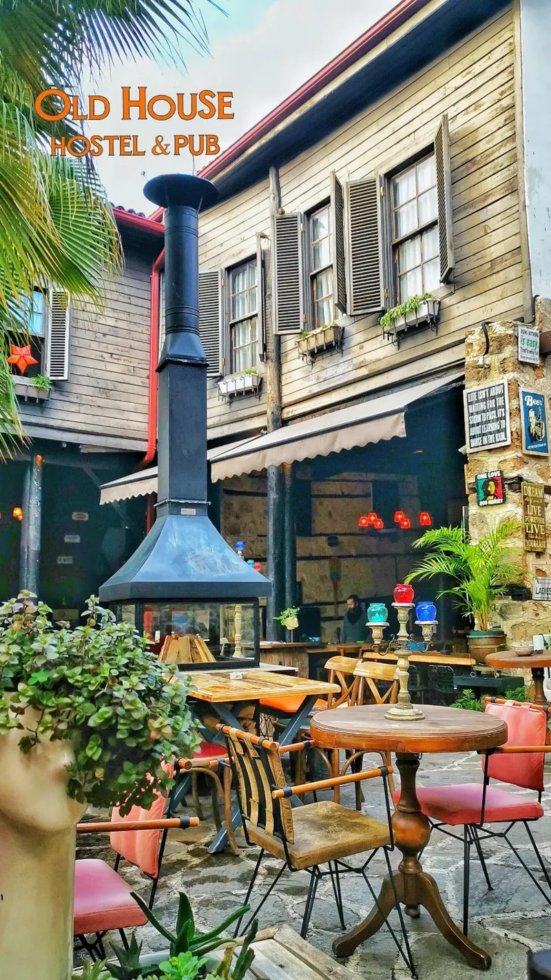 Old House Hostel & Pub in Barbaros, Antalya