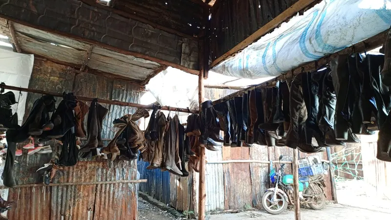Toi Clothes Market