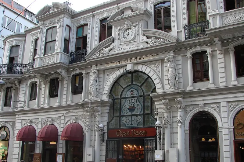 Çiçek Pasajı in Hüseyinağa, Istanbul