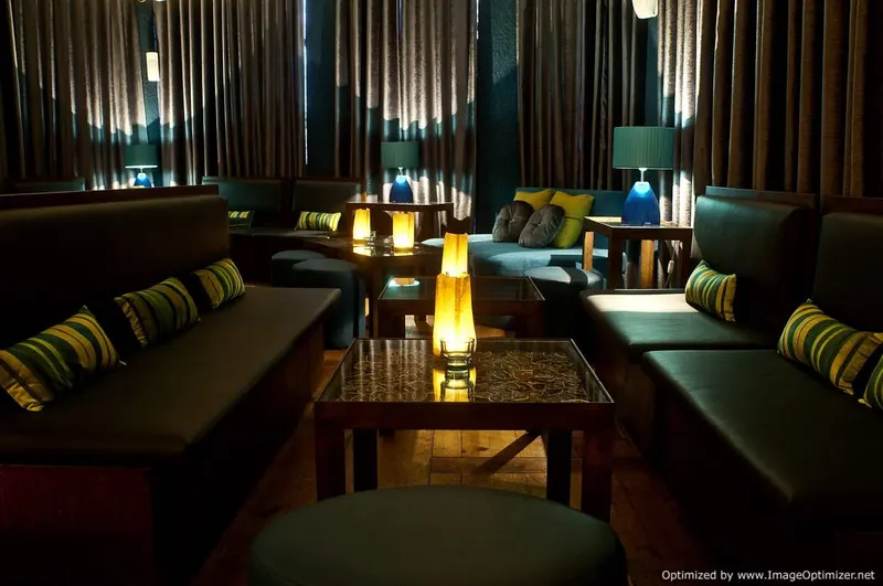 CINCO lounge