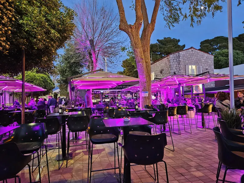 Tennis Bar