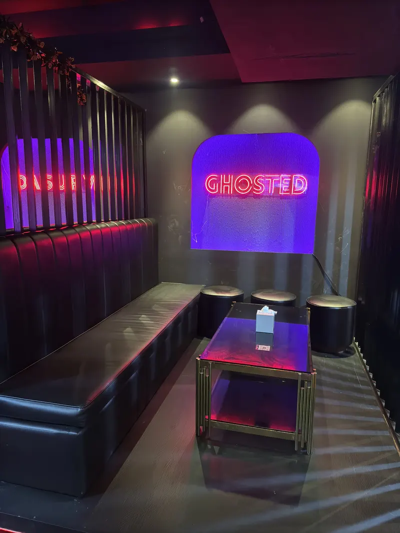 La Tres Bar & Lounge