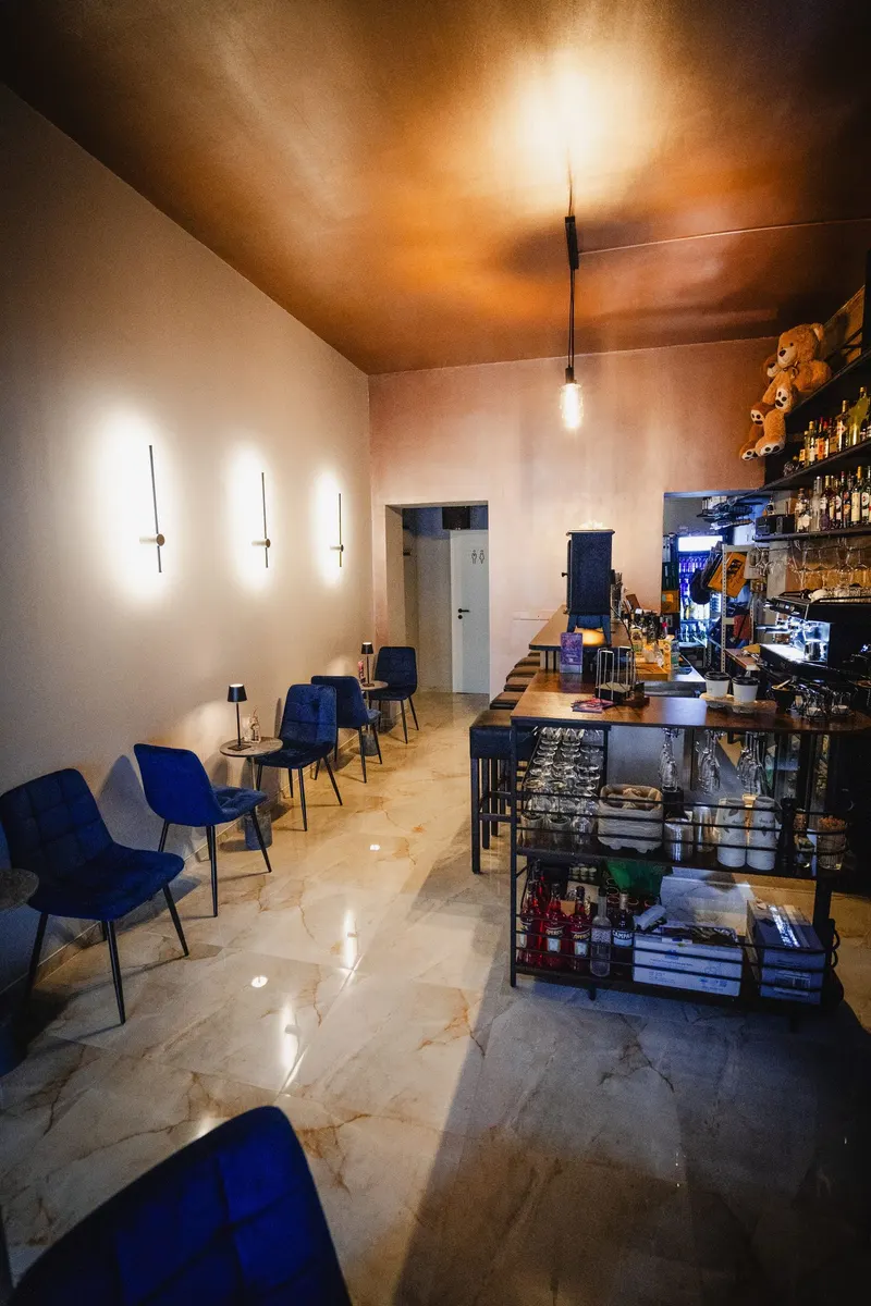 Zu Hell Café & Bar in Kurfürstendamm, Berlin