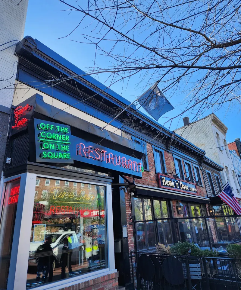 Tune Inn Restaurant & Bar