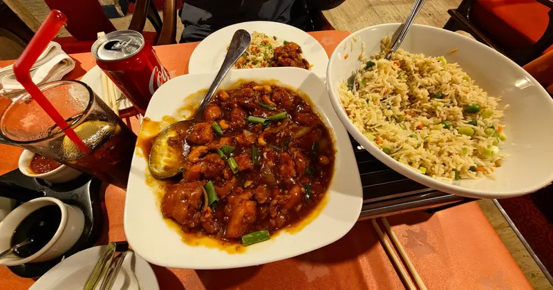 Golden Oryx Restaurant مطعم المها الذهبي - روي