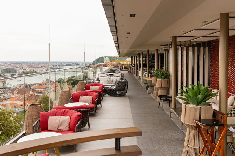 White Raven Skybar & Lounge