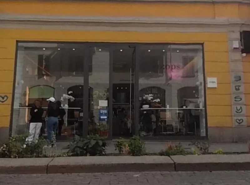 OOPS CAFE’