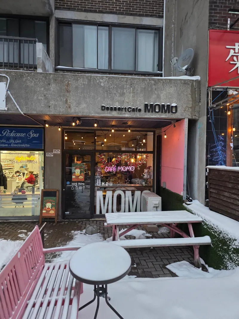 Dessert Cafe MOMO in Notre-Dame-de-Grâce, Montreal