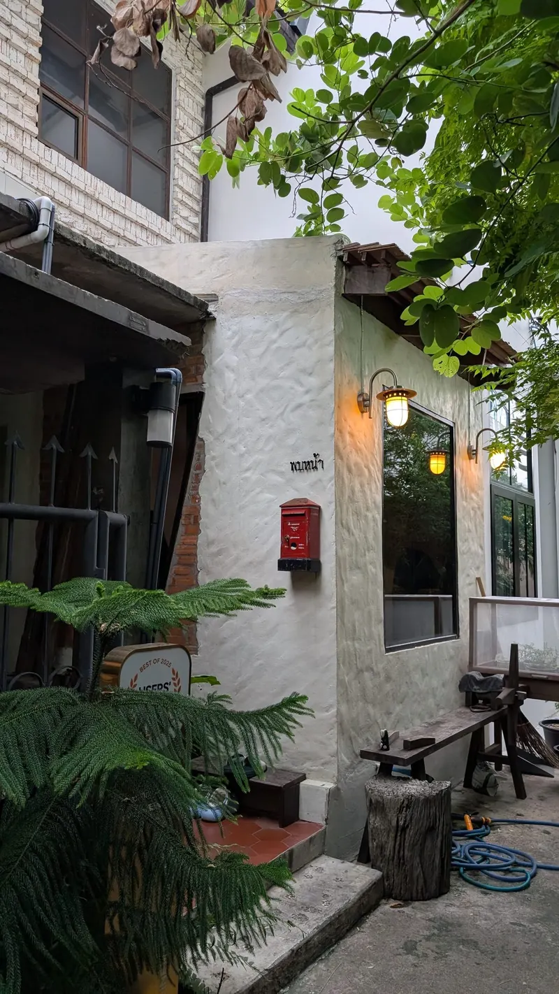 Pobnar specialty coffee & roastery in Si Lom, Bangkok
