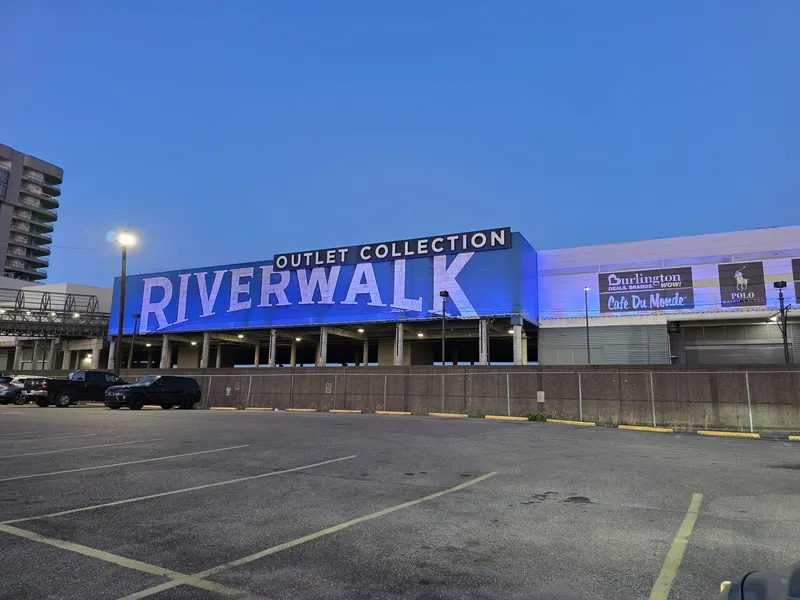 Riverwalk Outlets